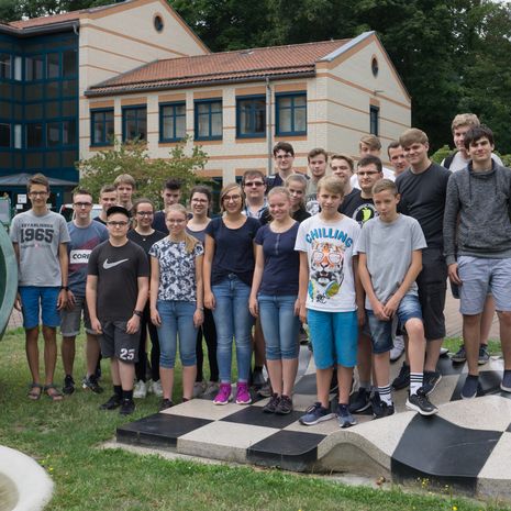 Gruppenfoto von den Sommerschülerinnen und -schülern 2019