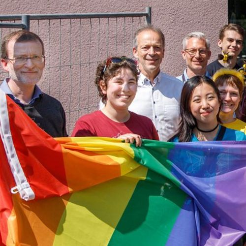 Regenbogenfahne auf dem Campus der Hochschule Harz gehisst.