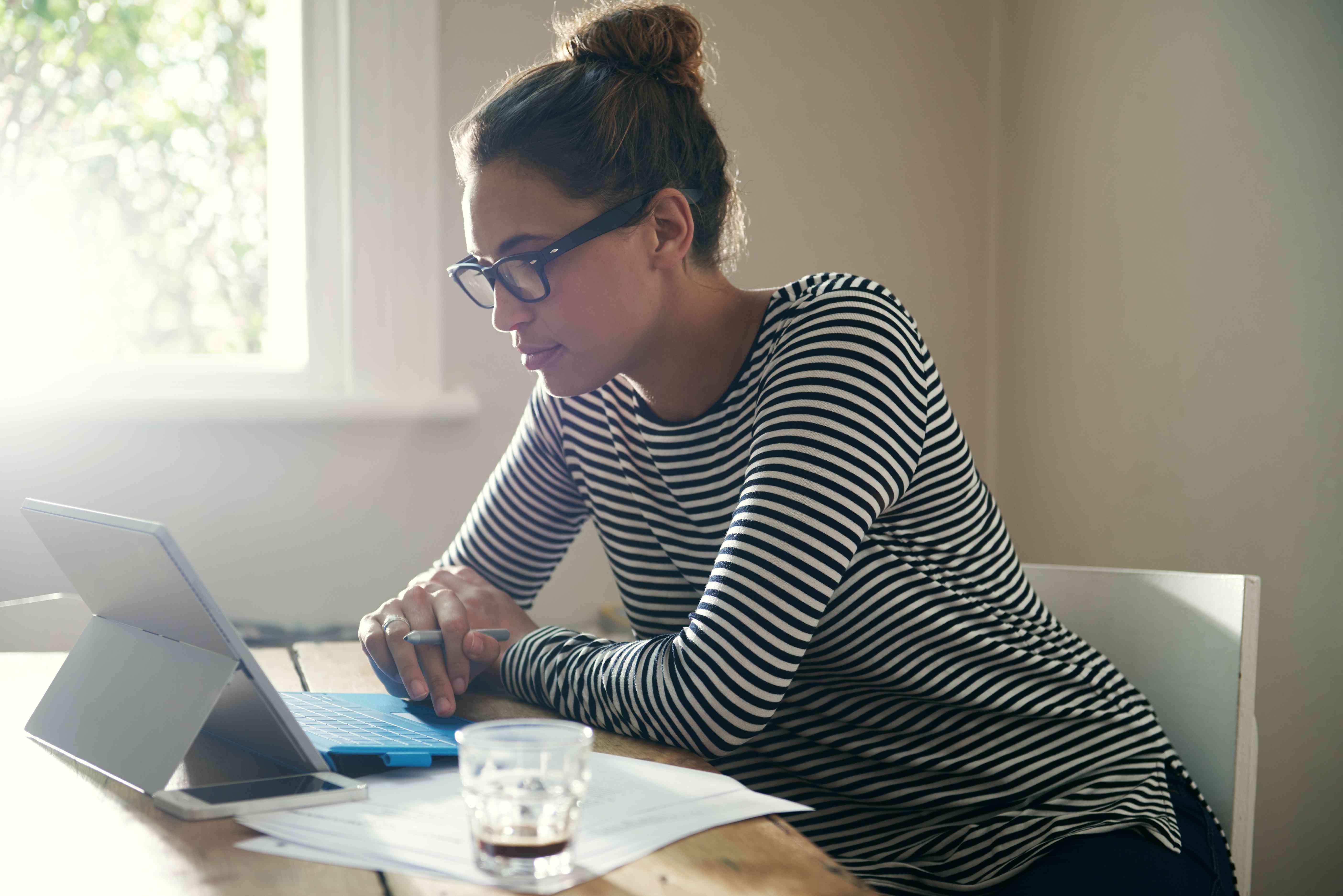 Woman comparing personal loans on her computer