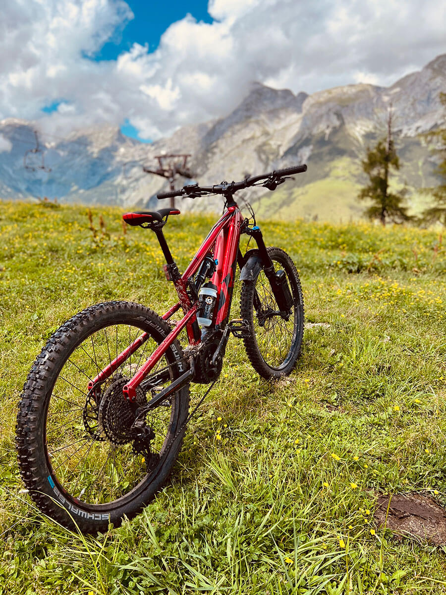 Blick auf das wunderschöne Tennengebirge mit JobRad ergattern