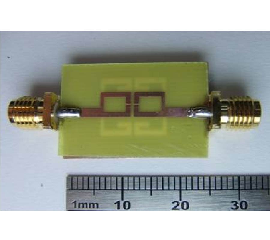 COMPACT TRI-LAYER ULTRA-WIDEBAND BANDPASS FILTER WITH DUAL NOTCH BANDS