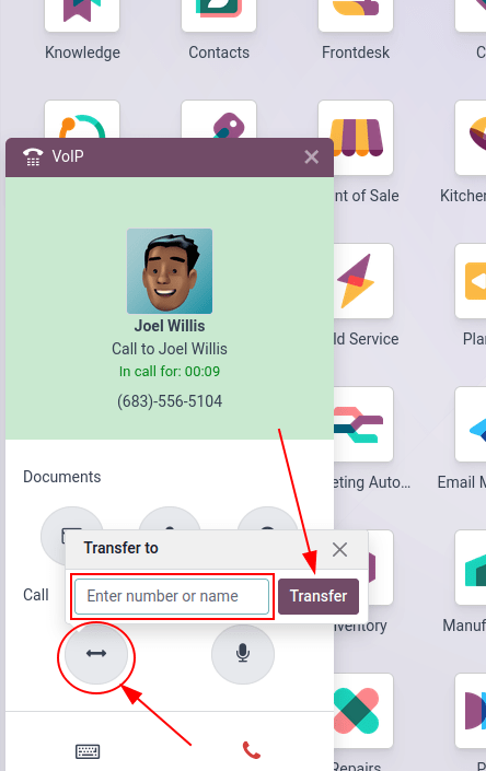 Transferência de uma chamada no widget de telefone, com os botões de transferência destacados.