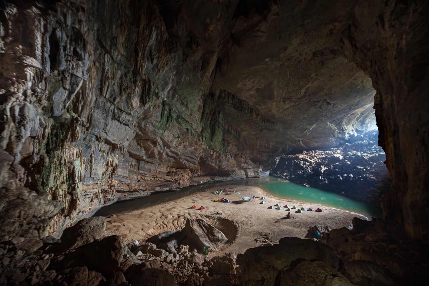 Significativo ugualmente oblungo largest cave in vietnam scrivania ...