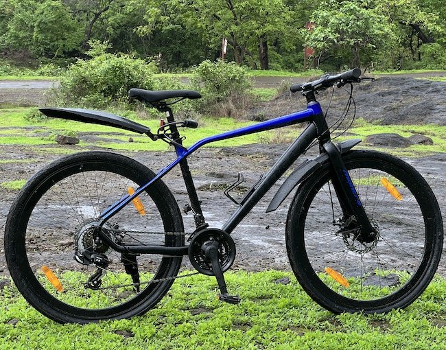 Cyclist enjoying a peaceful ride around Sanjay gandhi National Park, with picturesque views of the lake and green landscapes.