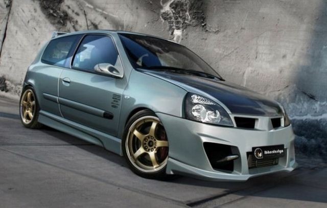 Bodykit KOMBAT EVOLUTION Renault Clio 2 Phase 2 3/5T (01-06)