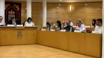 El Ayuntamiento afirma que la expulsión de los concejales se debe a “los improperios y descalificaciones contra el alcalde”