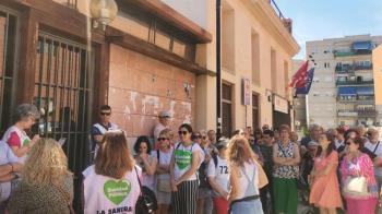 Ciempozuelos se congrega en el centro de salud contra la falta de médicos y atención sanitaria