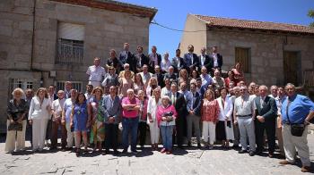 El salón de plenos reunió a ex alcaldes y concejales de anteriores legislaturas