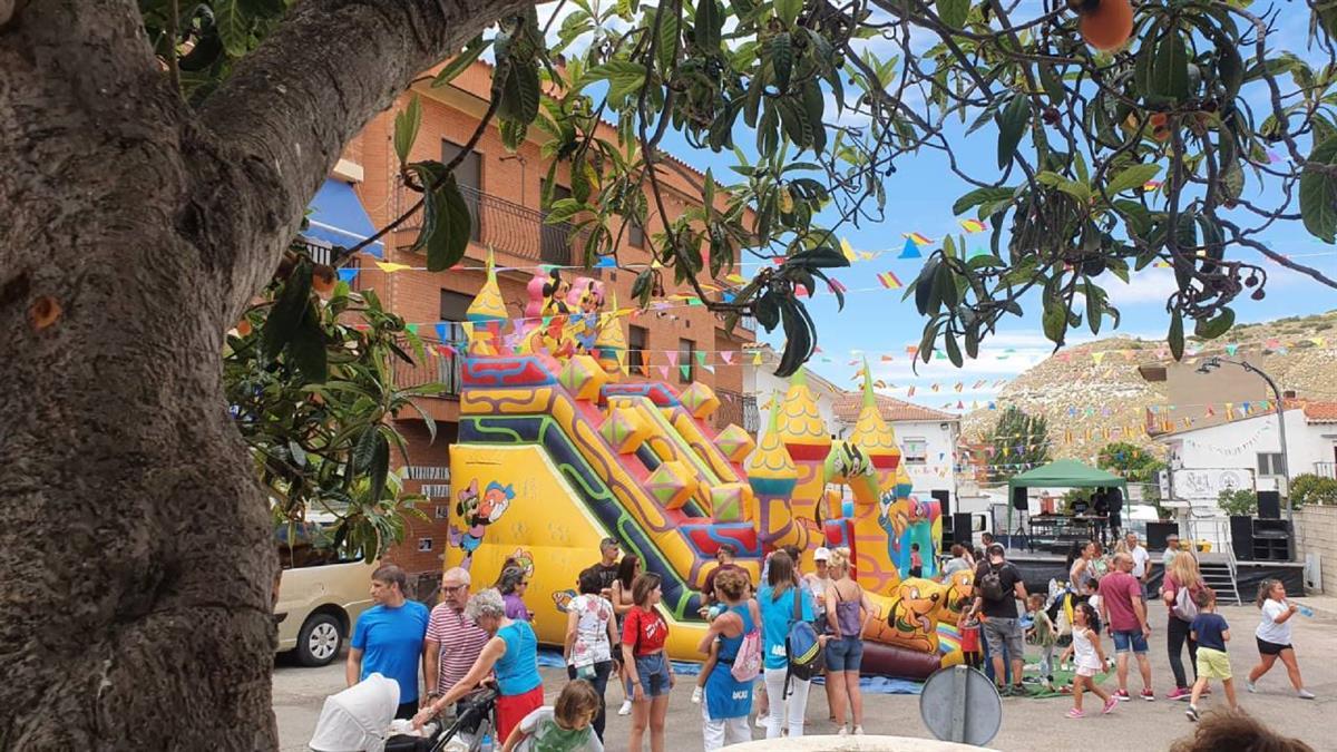 El programa incluye festividades tradicionales como desfiles, conciertos, eventos deportivos y actuaciones culturales