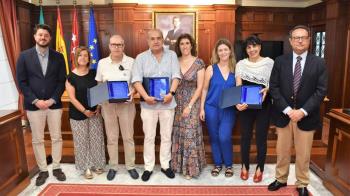 Los docentes han recibido un reconocimiento por la labor que han desarrollado durante años