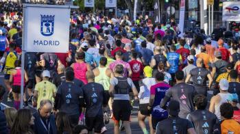 40.000 personas han recorrido las calles de la capital a ritmo de Rock