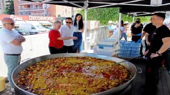 800 personas disfrutaron de la tradicional paella