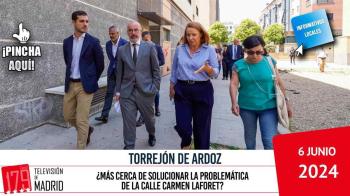 El Delegado del Gobierno en Madrid, Francisco Martín, ha visitado estas viviendas con el alcalde