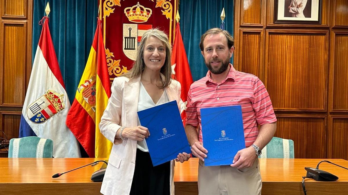 El Ayuntamiento ha firmado un convenio con la escuela de golf del RCG La Herrería para impartir clases a niños y adultos