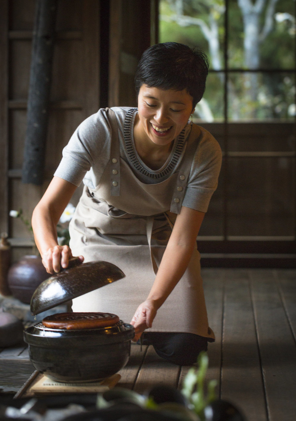 Image of Naoko Moore opening a donabe pot in Iga