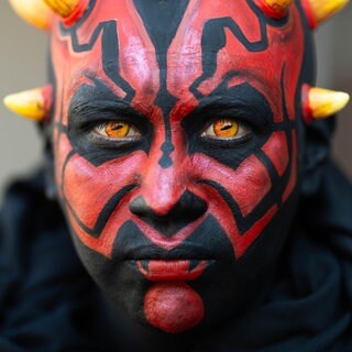 18. November:  Auch der Sith-Lord Darth Maul nimmt an der 6. Star Wars Convention in Mexiko-Stadt teil. Dutzende Star Wars-Fans und Mitglieder der Star Wars Legion 99 treffen sich dort, um die legendären Filme von George Lucas zu feiern. 