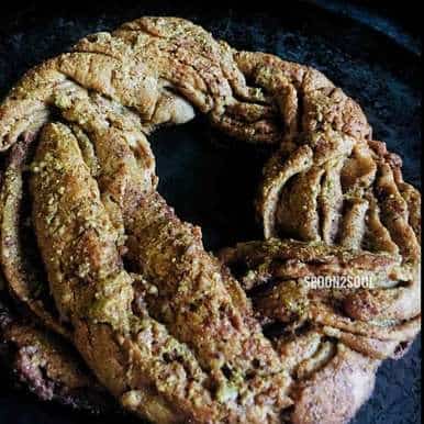 Estonian Kringle / Cinmamon Butter Honey Braided Wreath Bread - Plattershare - Recipes, food stories and food lovers