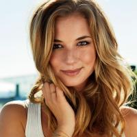 Emily VanCamp profile photo