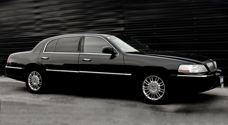 LINCOLN TOWN CAR