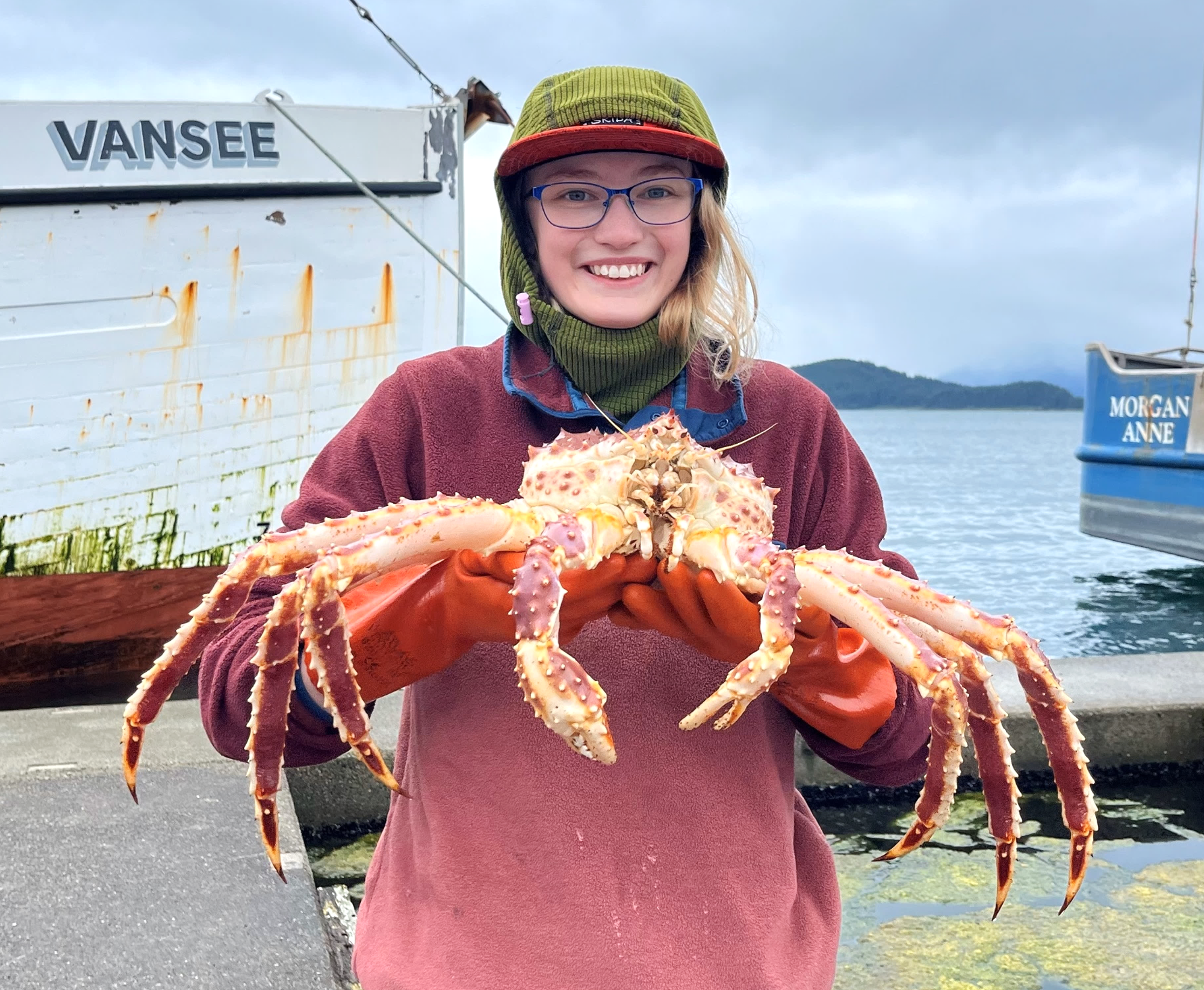 BLaST Undergraduate Research Experience student Emma Reichl holding a red king crab, August 2024.