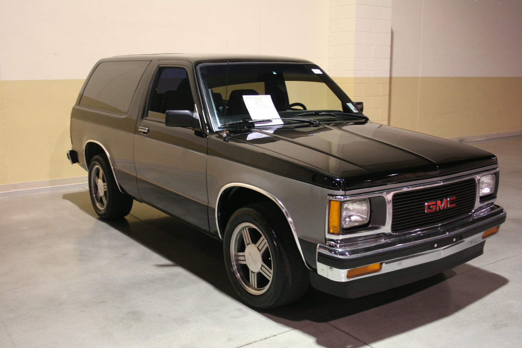 1st Image of a 1985 GMC JIMMY S15