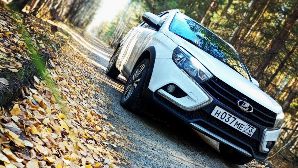 Lada Vesta SW Cross Белоснежка