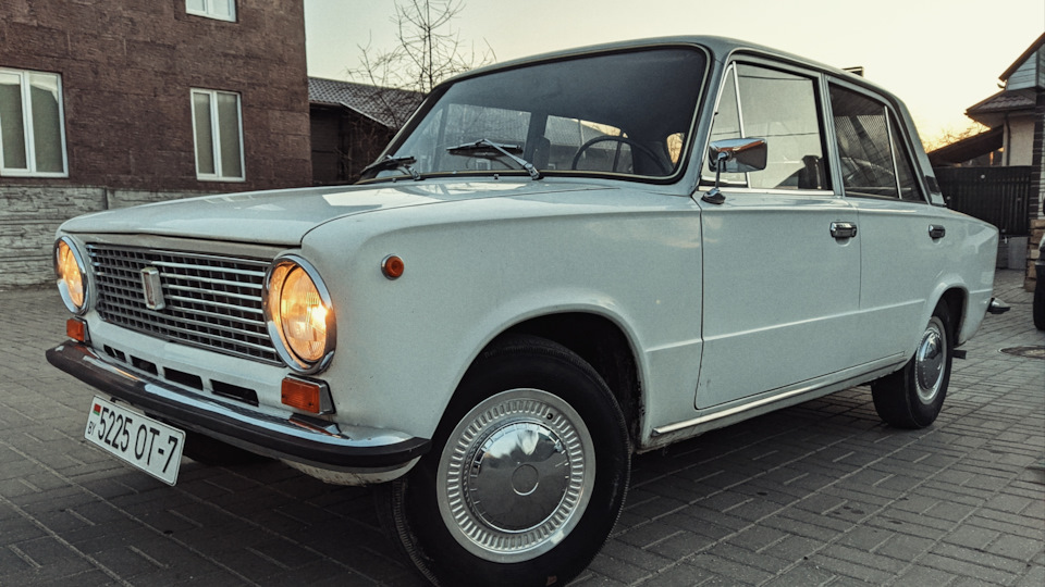 Lada 2101 '233 Белая Роза