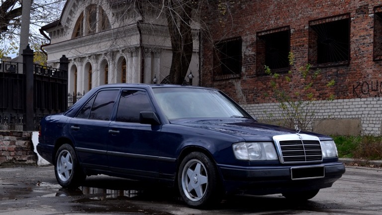 Mercedes-Benz E-Class 300е