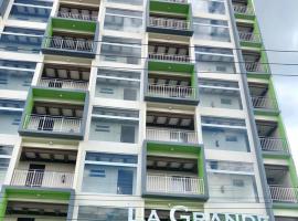 Beautiful condo in the new La Grande resort，位于安吉利斯的酒店