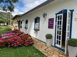 Casa de Violeta Pousada，位于蒂拉登特斯的酒店