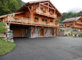 CHALET INDIVIDUEL TRES ENSOLEILLE AU CALME VUE IMPRENABLE，位于圣埃蒂安德蒂内埃的木屋