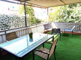 Apartamento entero con terraza en el centro de Rubí，位于鲁维的酒店