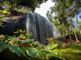 The Viber Yercaud- villa with waterfalls，位于埃尔加德的酒店