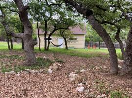 Boulder Bluff Inn，位于圣马科斯的酒店