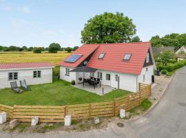 Nice Home In Ærøskøbing With Kitchen，位于艾勒斯克宾的酒店