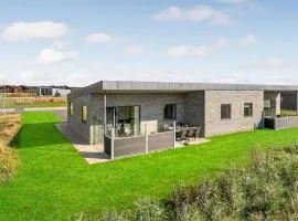 Beautiful Home In Ringkøbing With Kitchen