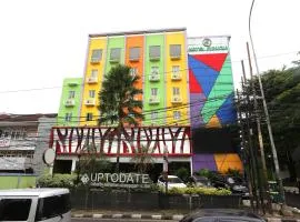 Super OYO Townhouse OAK Hotel Fiducia Pondok Gede