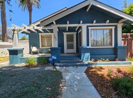 Entire home in Historic Long Beach close to shops，位于长滩的酒店