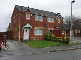 Lovely 3 Bedroom House Manchester