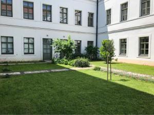 Balkon Apartman Horváth Ház Balatonfüred外面的花园