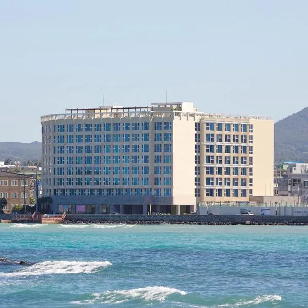 Saint Beach Hotel，位于济州市的酒店