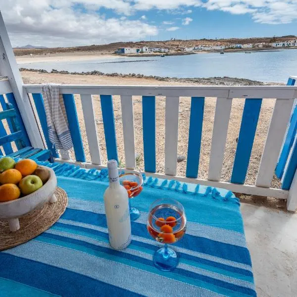 Cabin in front of idyllic majanicho beach，位于科拉雷侯的酒店