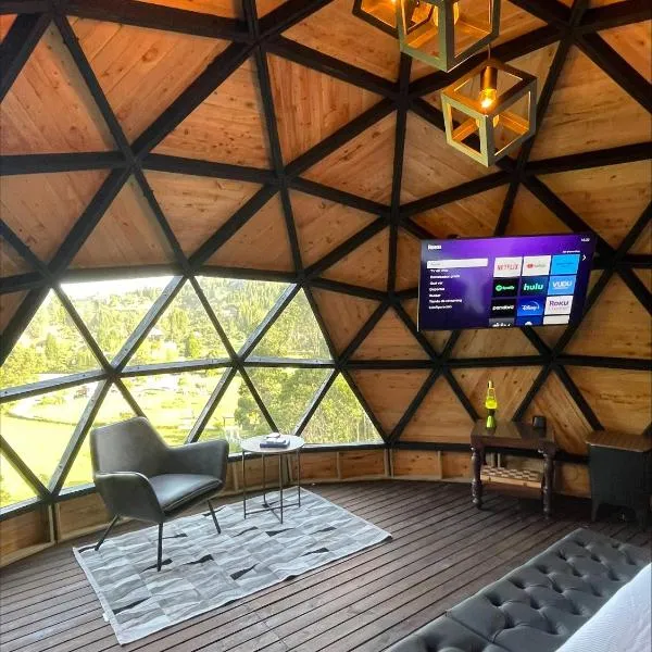 Entre-pinos Glamping WiFi Vista 360º，位于瓜尔内的酒店