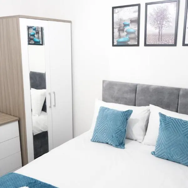 3-Bedroom Semi near Etihad Football Stadium, Tourist attractions, Manchester City Centre and Transport Links - Sky n Netflix，位于曼彻斯特的酒店