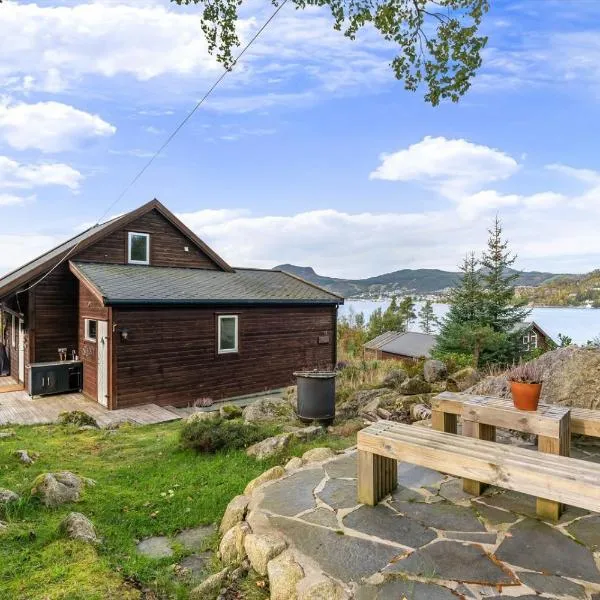 Charming house located by the fjord with the Pultpitrock within short distance，位于斯塔万格的酒店