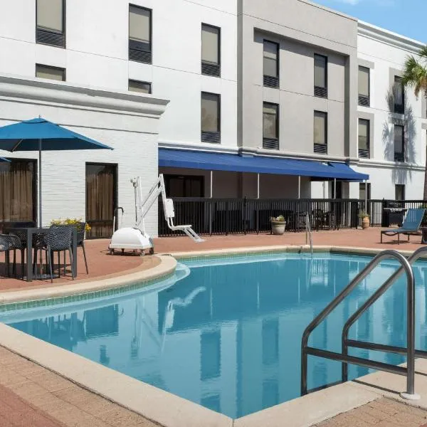 Hampton Inn by Hilton Panama City Beach，位于巴拿马城海滩的酒店