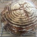 My first sourdough! (Thanks to @SometimeSophia’s starter and excellent instructions.)