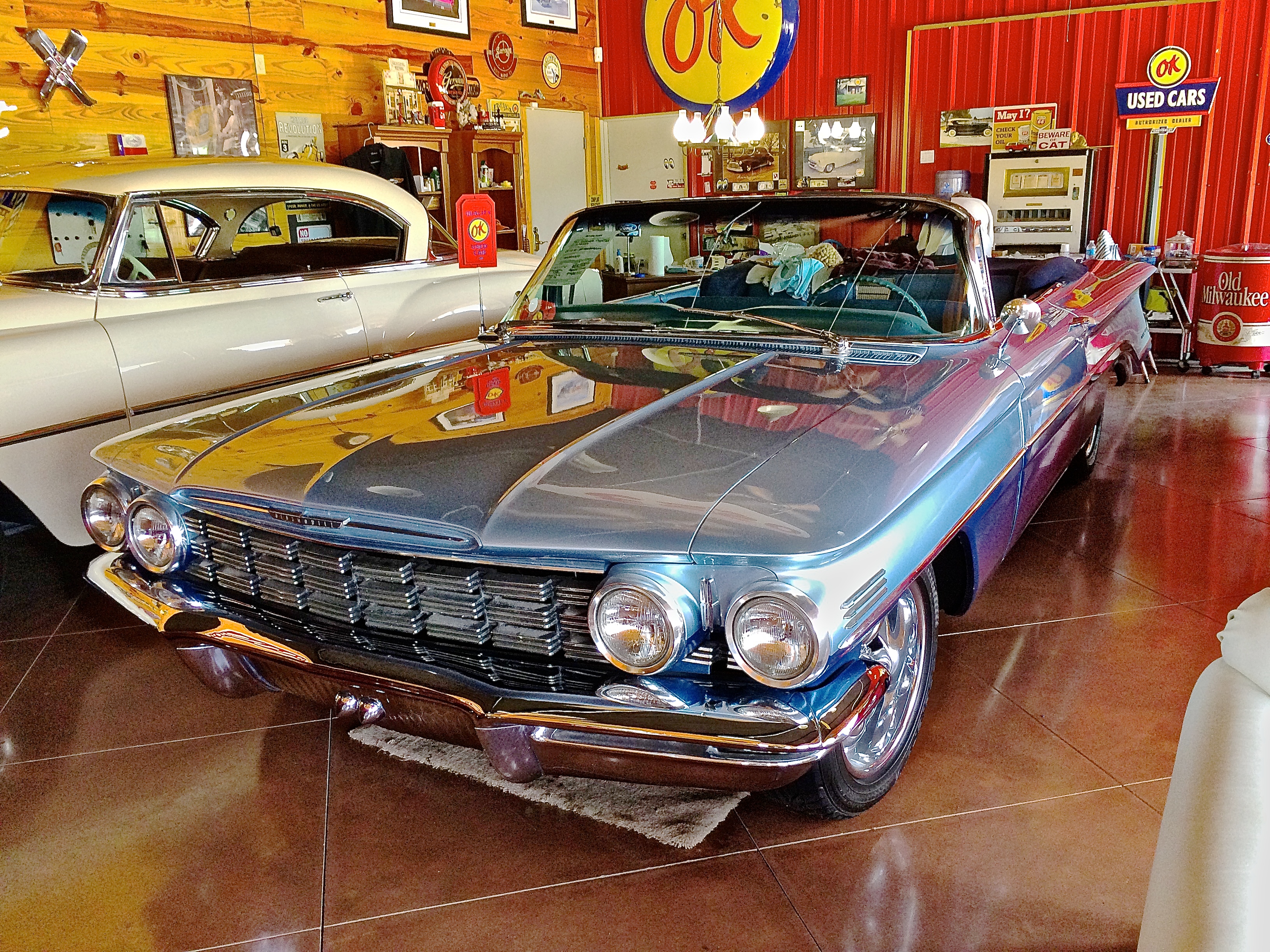 1960 Oldsmobile Dynamic 88 Convertible in Chappell Hill - front