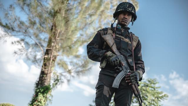 Ein Soldat der kongolesischen Armee hält Wache in der Großstadt Goma im Ostkongo. Die Region wird seit Jahren von Kämpfen überzogen. 