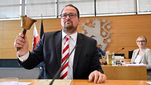 Thadäus König (CDU) als neuer Landtagspräsident während der konstituierenden Sitzung des Thüringer Landtags.